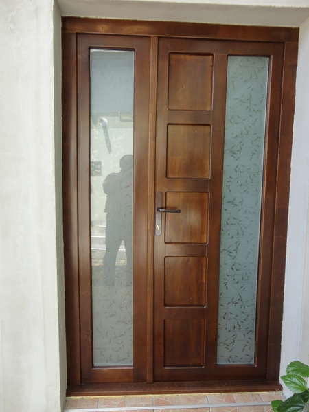 Usi si ferestre din lemn